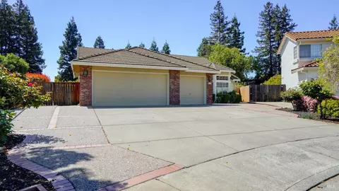 Exterior - 642 Cougar Ct, Vacaville, CA 95688 photo 3 of 17