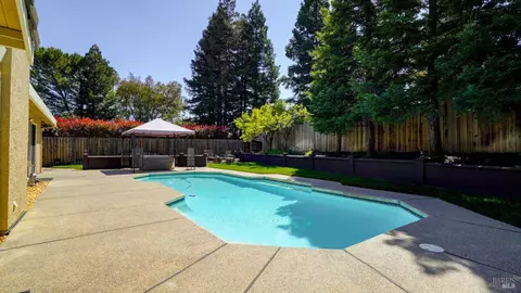 Exterior - 642 Cougar Ct, Vacaville, CA 95688 photo 6 of 17