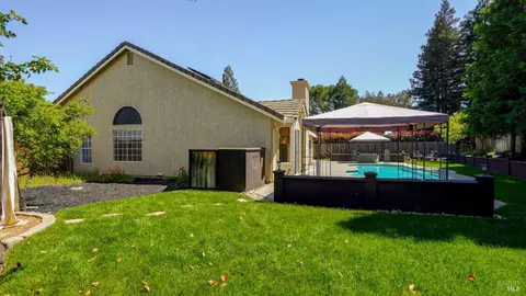 Exterior - 642 Cougar Ct, Vacaville, CA 95688 photo 9 of 17