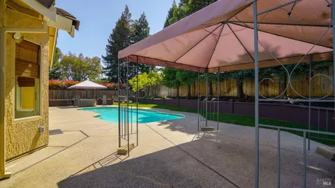 Exterior - 642 Cougar Ct, Vacaville, CA 95688 photo 11 of 17