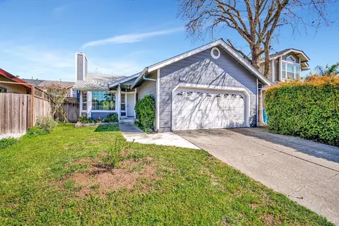 813 Breeze Way, Santa Rosa, CA 95404