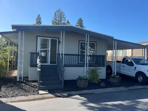 513 Vina Rose Dr, Petaluma, CA 94954