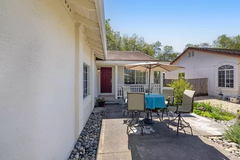Exterior - 923 Foothill Dr, Windsor, CA 95492 photo 4 of 16