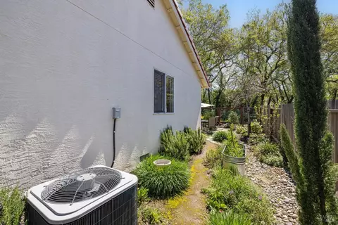 Exterior - 923 Foothill Dr, Windsor, CA 95492 photo 13 of 16