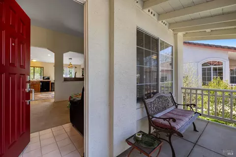 Exterior - 923 Foothill Dr, Windsor, CA 95492 photo 6 of 16