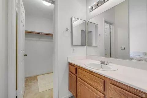 Bath - 923 Foothill Dr, Windsor, CA 95492 photo 2 of 3