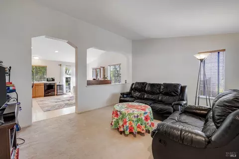 Living - 923 Foothill Dr, Windsor, CA 95492 photo 3 of 4