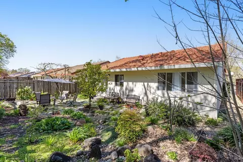 Exterior - 923 Foothill Dr, Windsor, CA 95492 photo 9 of 16
