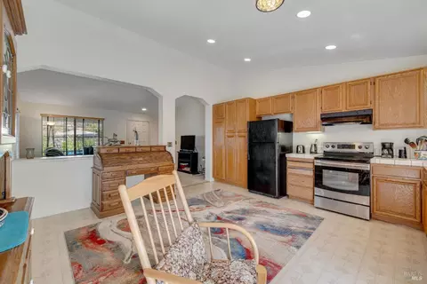 Kitchen - 923 Foothill Dr, Windsor, CA 95492 photo 2 of 2