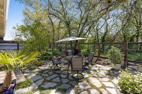 923 Foothill Dr, Windsor, CA 95492