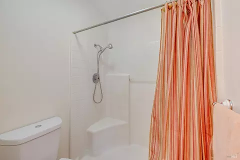 Bath - 923 Foothill Dr, Windsor, CA 95492 photo 3 of 3