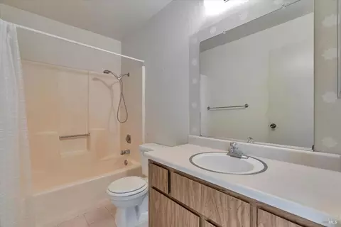 Bath - 8192 Sunflower Dr, Cotati, CA 94931 photo 3 of 3