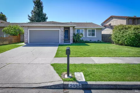 2457 Carriage Pl, Napa, CA 94558
