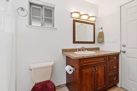 Bath - 201 Pine Ridge Rd, Ukiah, CA 95482 photo 2 of 2