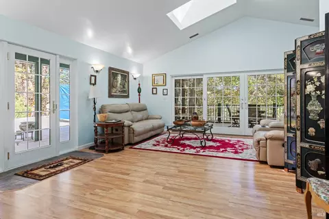 Living - 201 Pine Ridge Rd, Ukiah, CA 95482 photo 2 of 3