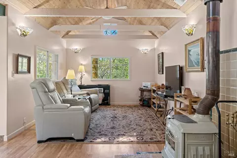 Living - 201 Pine Ridge Rd, Ukiah, CA 95482 photo 3 of 3