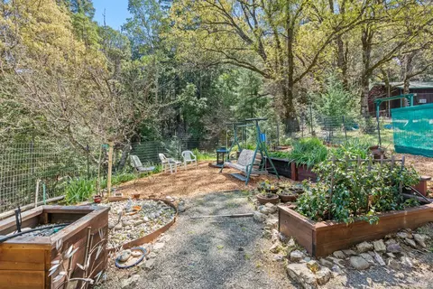 Exterior - 201 Pine Ridge Rd, Ukiah, CA 95482 photo 10 of 27