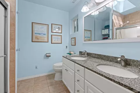 Bath - 201 Pine Ridge Rd, Ukiah, CA 95482 photo 1 of 2