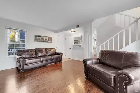 8350 Windmill Farms Dr, Cotati, CA 94931