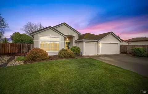 385 Anchor Ct, Dixon, CA 95620