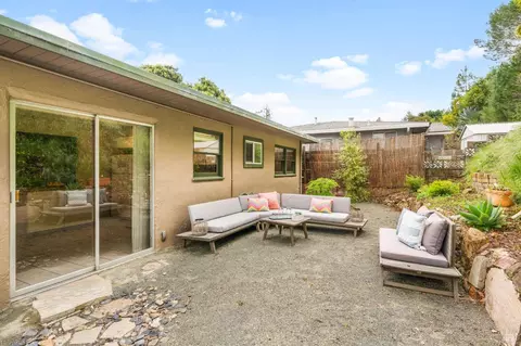 Exterior - 433 Carter St, Vallejo, CA 94590 photo 6 of 7