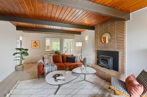 Living - 433 Carter St, Vallejo, CA 94590 photo 1 of 2