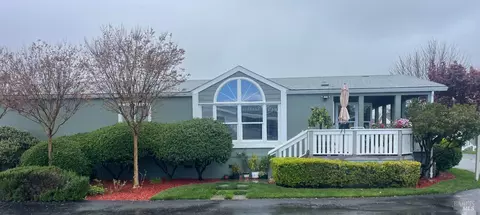 521 Maplewood Dr, Petaluma, CA 94954