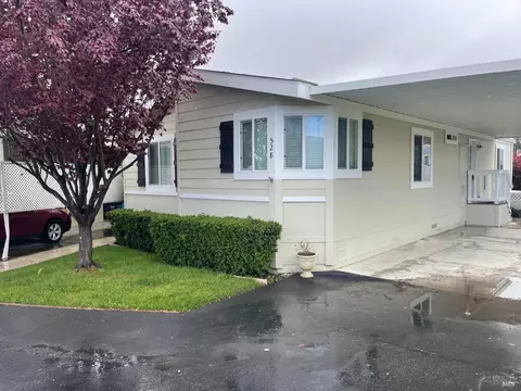 528 Maplewood Dr, Petaluma, CA 94954