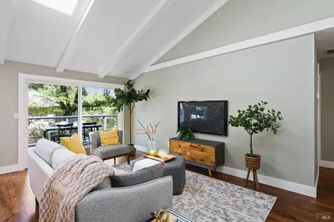 6465 Meadowridge Dr, Santa Rosa, CA 95409
