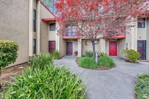 60 Redwood Ct, Santa Rosa, CA 95409