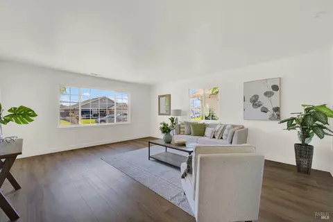 Living - 236 Madrone St, Vacaville, CA 95688 photo 3 of 5
