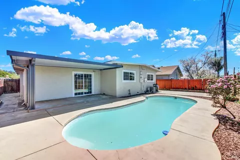 Exterior - 236 Madrone St, Vacaville, CA 95688 photo 8 of 11