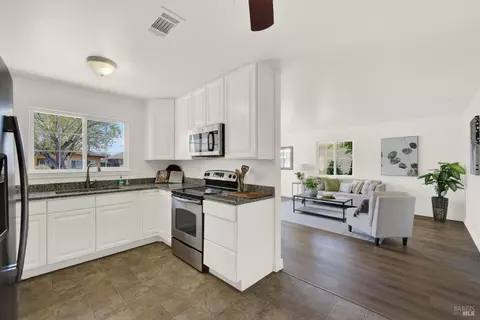 Kitchen - 236 Madrone St, Vacaville, CA 95688 photo 2 of 6