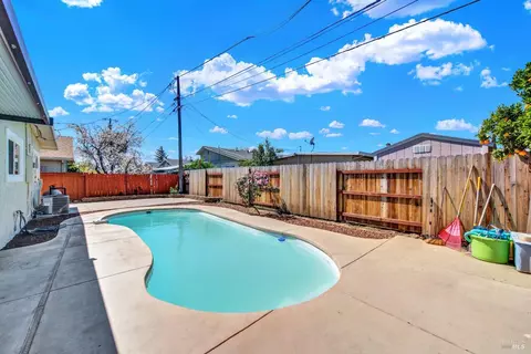 Exterior - 236 Madrone St, Vacaville, CA 95688 photo 7 of 11