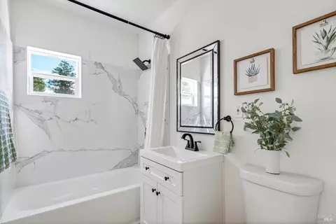 Bath - 528 Napa Ave, Rodeo, CA 94572 photo 1 of 2