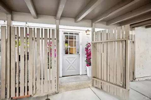 26 Roundtree Blvd, San Rafael, CA 94903