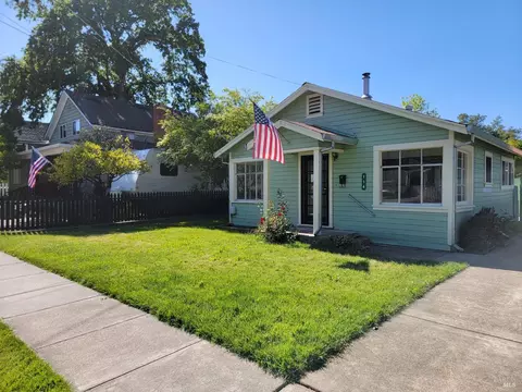 114 W Third St, Cloverdale, CA 95425