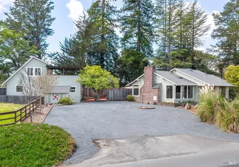702 Pleasant Hill Rd, Sebastopol, CA 95472