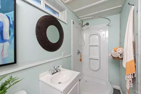 Bath - 1310 Windy Ln, Bodega Bay, CA 94923 photo 4 of 4