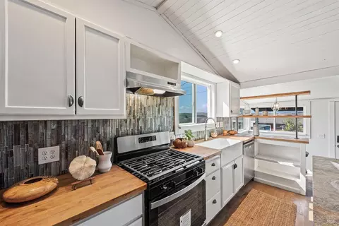 Kitchen - 1310 Windy Ln, Bodega Bay, CA 94923 photo 3 of 4