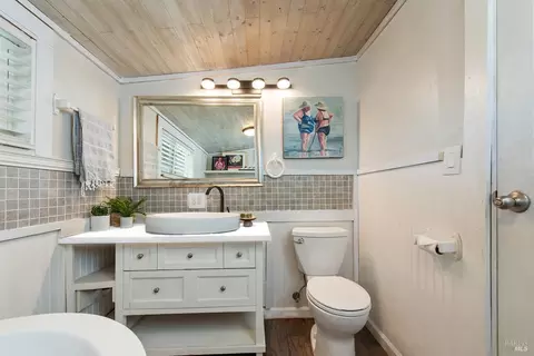Bath - 1310 Windy Ln, Bodega Bay, CA 94923 photo 3 of 4