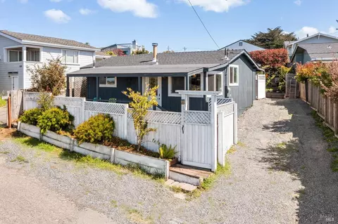 1310 Windy Ln, Bodega Bay, CA 94923