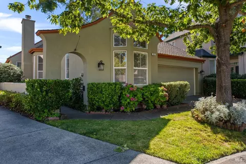 10 Raffles Ct, Petaluma, CA 94954