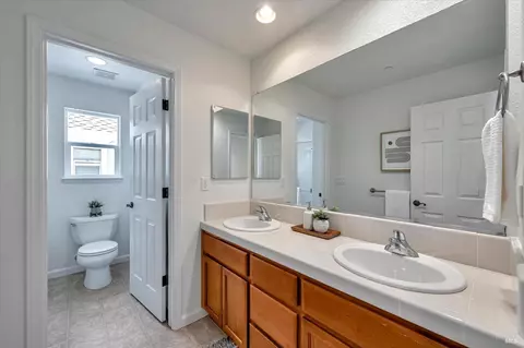 Bath - 1908 Belgrave Dr, Petaluma, CA 94954 photo 3 of 3