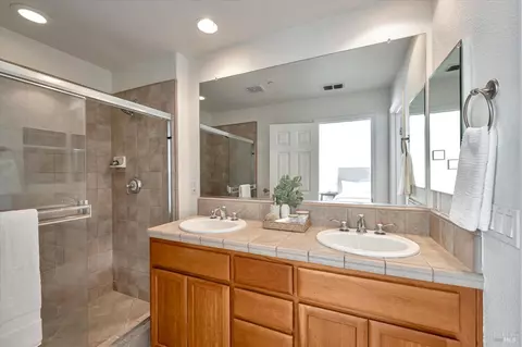 Bath - 1908 Belgrave Dr, Petaluma, CA 94954 photo 2 of 3