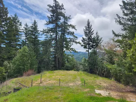 4255 Blackhawk Dr, Willits, CA 95490