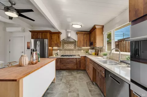 Kitchen - 4070 Wilson Ln, Concord, CA 94521 photo 4 of 7