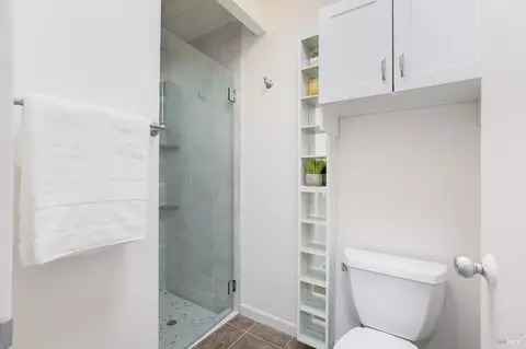 Bath - 4070 Wilson Ln, Concord, CA 94521 photo 3 of 7