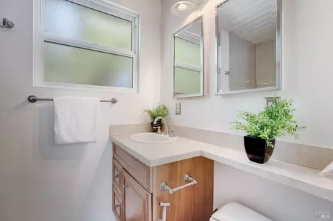 Bath - 4070 Wilson Ln, Concord, CA 94521 photo 6 of 7