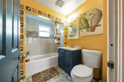 Bath - 32 Frey Pl, Vallejo, CA 94590 photo 1 of 2